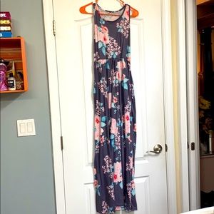 Women’s maxi dress w/pockets